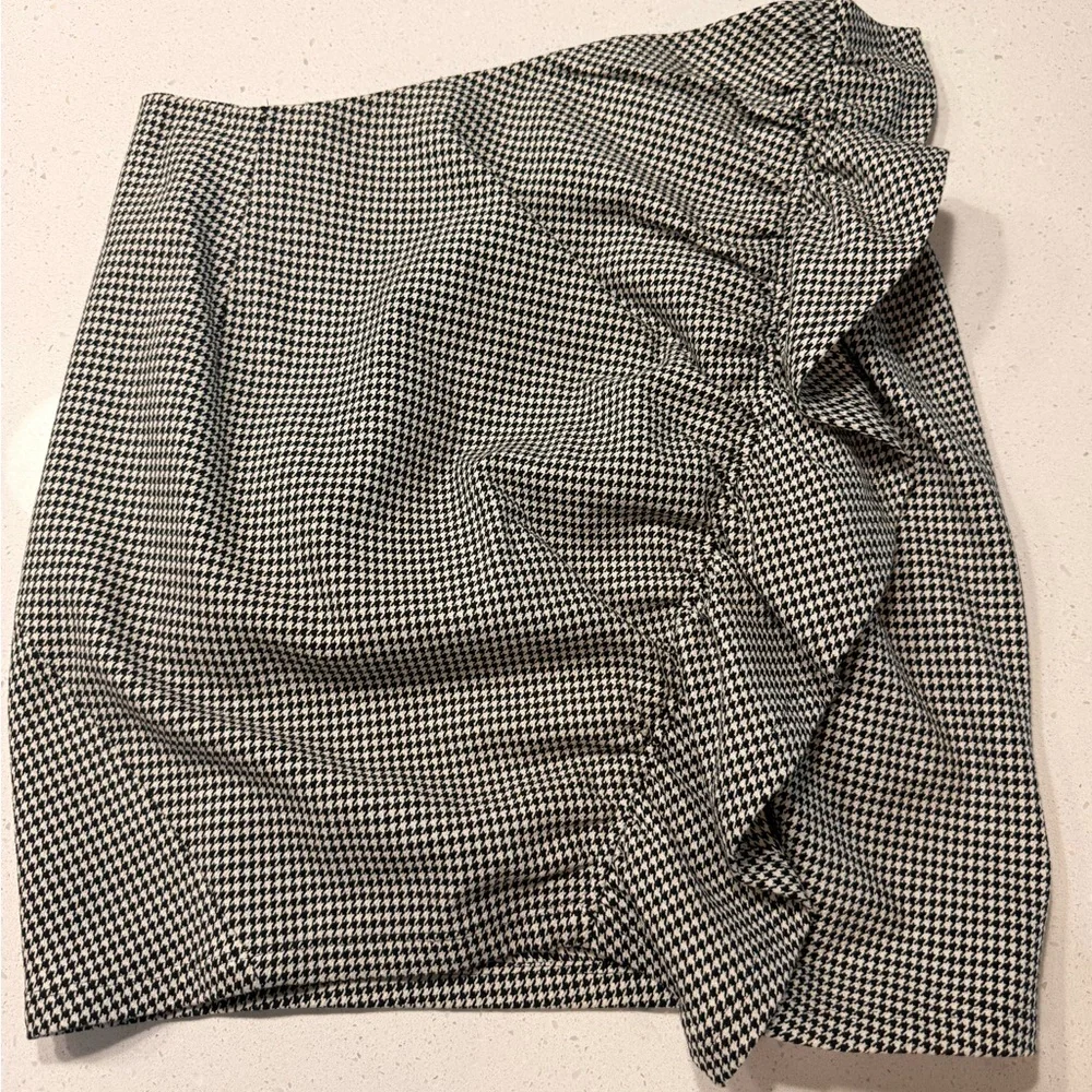 A.L.C. Jupiter Houndstooth Ruffle Black and White Mini Skirt size 10